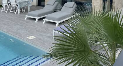 Beautiful luxury villa 10 min from the beach!