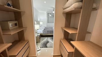 1 間睡房、房內夾萬、熨斗/熨衫板、免費 Wi-Fi