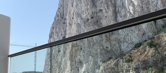 CP Top floor luxury studio