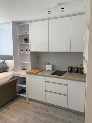 1 slaapkamer, een strijkplank/strijkijzer, gratis wifi, beddengoed