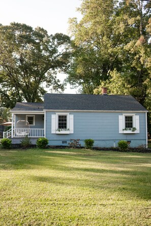 Property grounds - Complimentary Golf Cart  - .9 Miles From Square - Hot Tub (Covington)