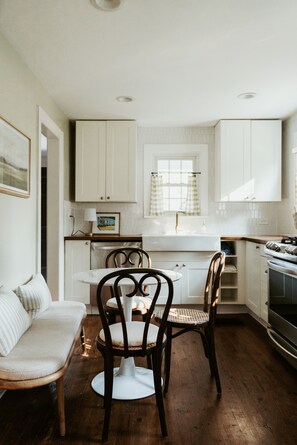 Interior - Complimentary Golf Cart  - .9 Miles From Square - Hot Tub (Covington)