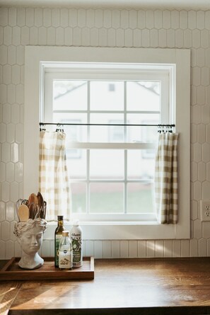 Interior - Complimentary Golf Cart  - .9 Miles From Square - Hot Tub (Covington)