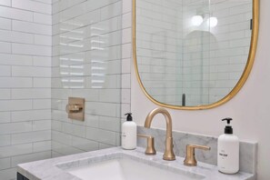 Douche, séchoir à cheveux