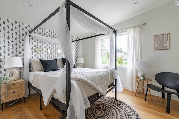 2 bedrooms, travel crib, free WiFi
