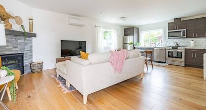 2BR | Fireplace | West Seattle | Sophari Home E