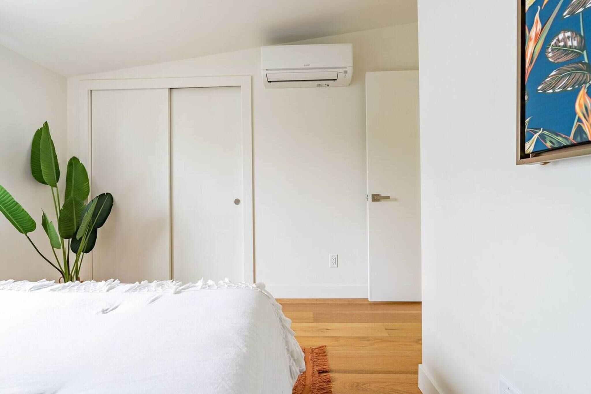 2 bedrooms, travel crib, free WiFi