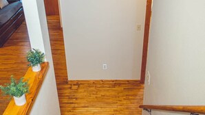 A staircase with wooden steps and a carpeted landing. - Lakeside Luxury on Upper & Lower Post Lake Channel (Post Lake)
