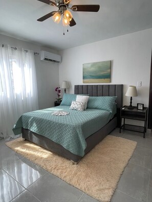 2 Schlafzimmer, Schreibtisch, Bügeleisen/Bügelbrett, WLAN