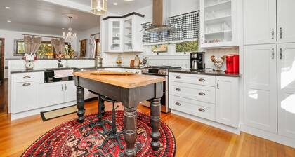 Lovingly Restored Cottage in Downtown Prescott Walk to the Courthouse Square