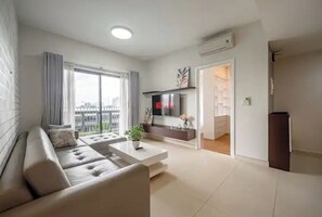 TV - Masteri Thao Dien Condo panoramic viewof swim pool (Thành phố Hồ Chí Minh)