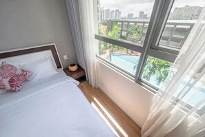 2 bedrooms, WiFi - Masteri Thao Dien Condo panoramic viewof swim pool (Thành phố Hồ Chí Minh)