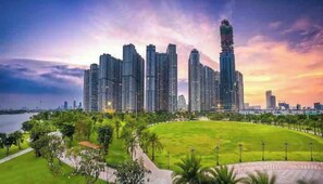 Exterior - Vinhome luxury apt in the city center park view! (Thành phố Hồ Chí Minh)