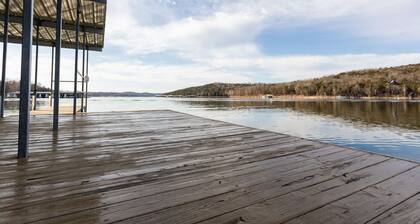 Family Friendly Lake Cabin Near Silver Dollar City With A POOL!