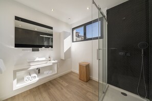 Bathtub, hair dryer, towels - With pool and superb sea view - Villa Candelária (Ponta do Sol)