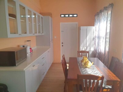 Quiet Chateau located 10 minutes from Anandale falls.