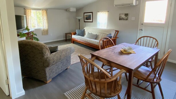 Living area - Charming apartment in a country setting (Calistoga)