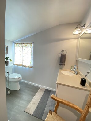Bathroom - Charming apartment in a country setting (Calistoga)
