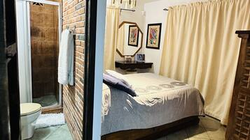 1 bedroom, desk, free WiFi, bed sheets