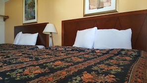 Room - Royal Inn Motel, Compton CA (Compton)