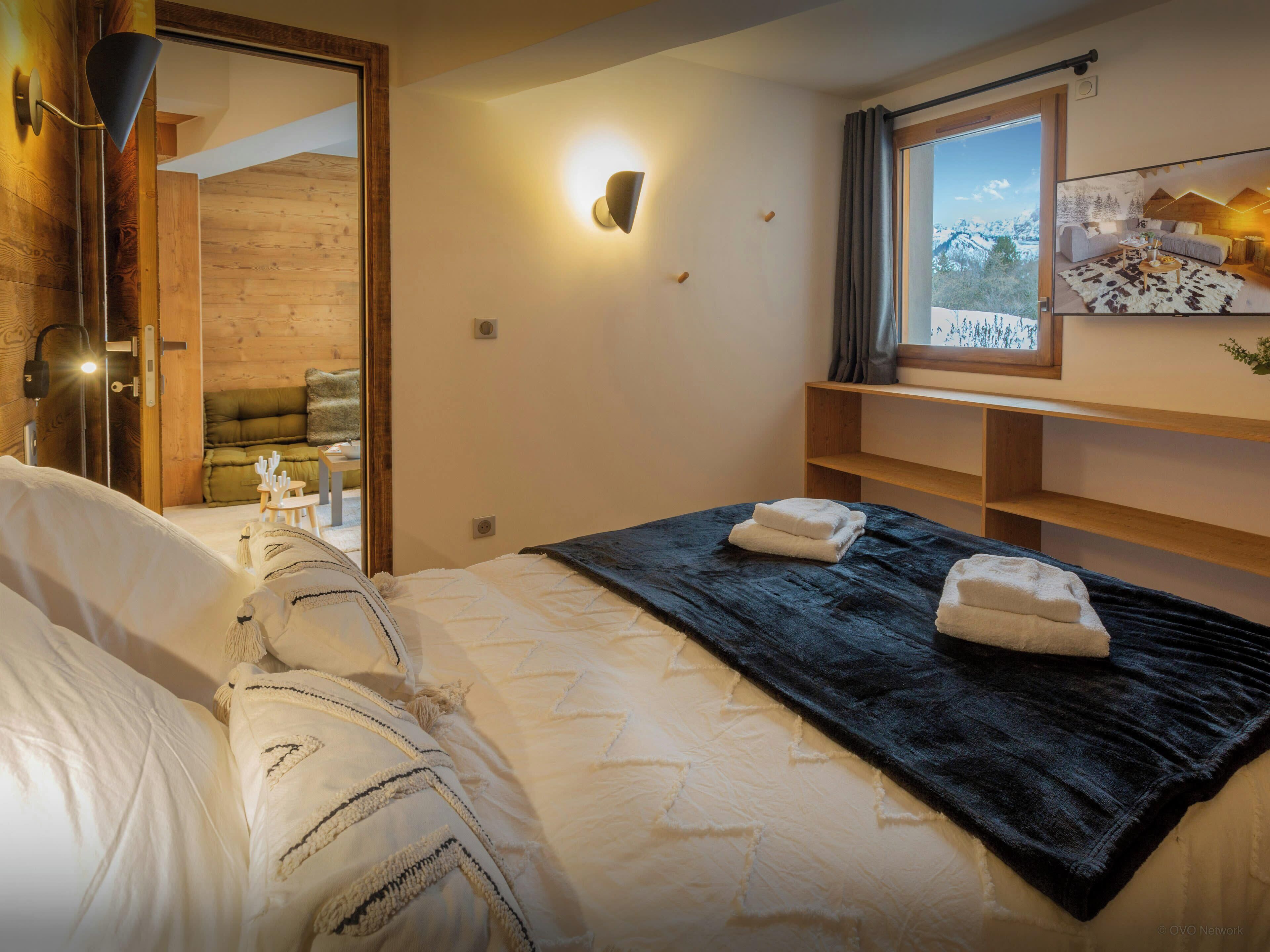 5 bedrooms, iron/ironing board, WiFi, bed sheets