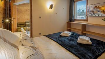 5 bedrooms, iron/ironing board, WiFi, bed sheets