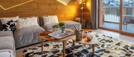 TV, fireplace, stereo