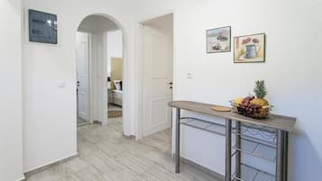 Two-Bedroom Apartment | Roupas de cama premium, Wi-Fi de cortesia, roupa de cama