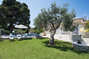 Front of property - Alexia studios (Skiathos)