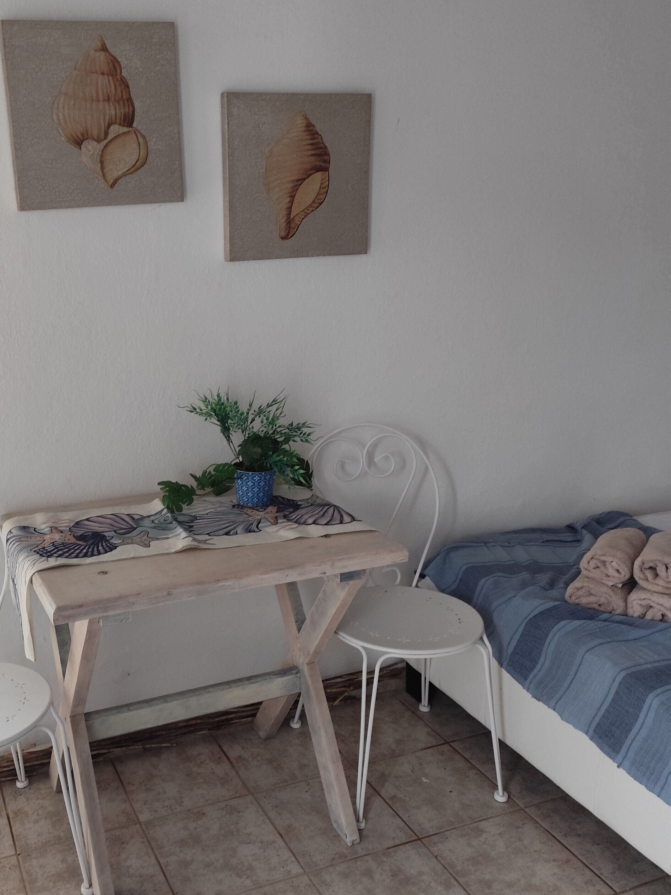 Standard Studio | Premium bedding, free WiFi, bed sheets