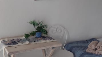 Standard Studio | Premium bedding, free WiFi, bed sheets