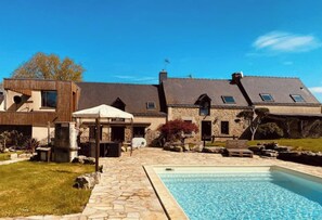 Pool - House with pool, sleeps 8 (4 adults and 4 children) (La Croix Hélléan)