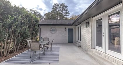 Modern ranch, king beds, 4 bdrms, private patio, open floor plan in central PTC