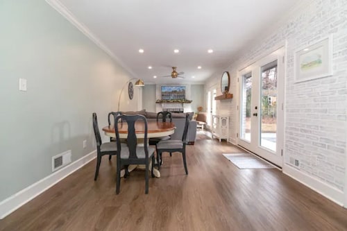 Modern ranch, king beds, 4 bdrms, private patio, open floor plan in central PTC