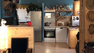 KylskÄp, mikrovÄgsugn, ugn och spishÀll