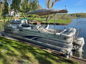 Relax in a serene lakeside setting with a spacious seating area, comfortable lounge, and well-equipped kitchen.