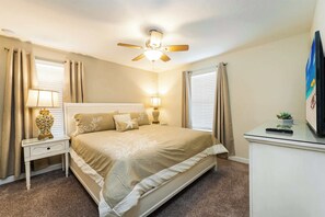 9 Schlafzimmer, Bügeleisen/Bügelbrett, Reisekinderbett, WLAN