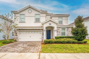 Exterior - Massive 9BR Villa •Home Theater, Pool •Sleeps 16+ (Davenport)