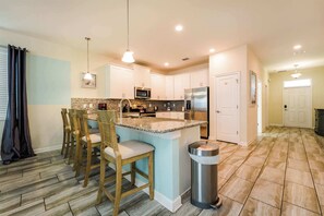 Fridge, microwave, oven, stovetop - Massive 9BR Villa •Home Theater, Pool •Sleeps 16+ (Davenport)