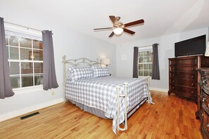 4 bedrooms, free WiFi, bed sheets