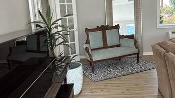 Smart TV, fireplace, Hulu, streaming services