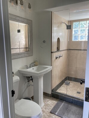 Shower, hair dryer, towels, soap - Private Casita with citrus trees and mountain views on grounds of Arcadia estate (Phoenix)