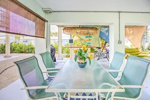 屋外ダイニングエリア