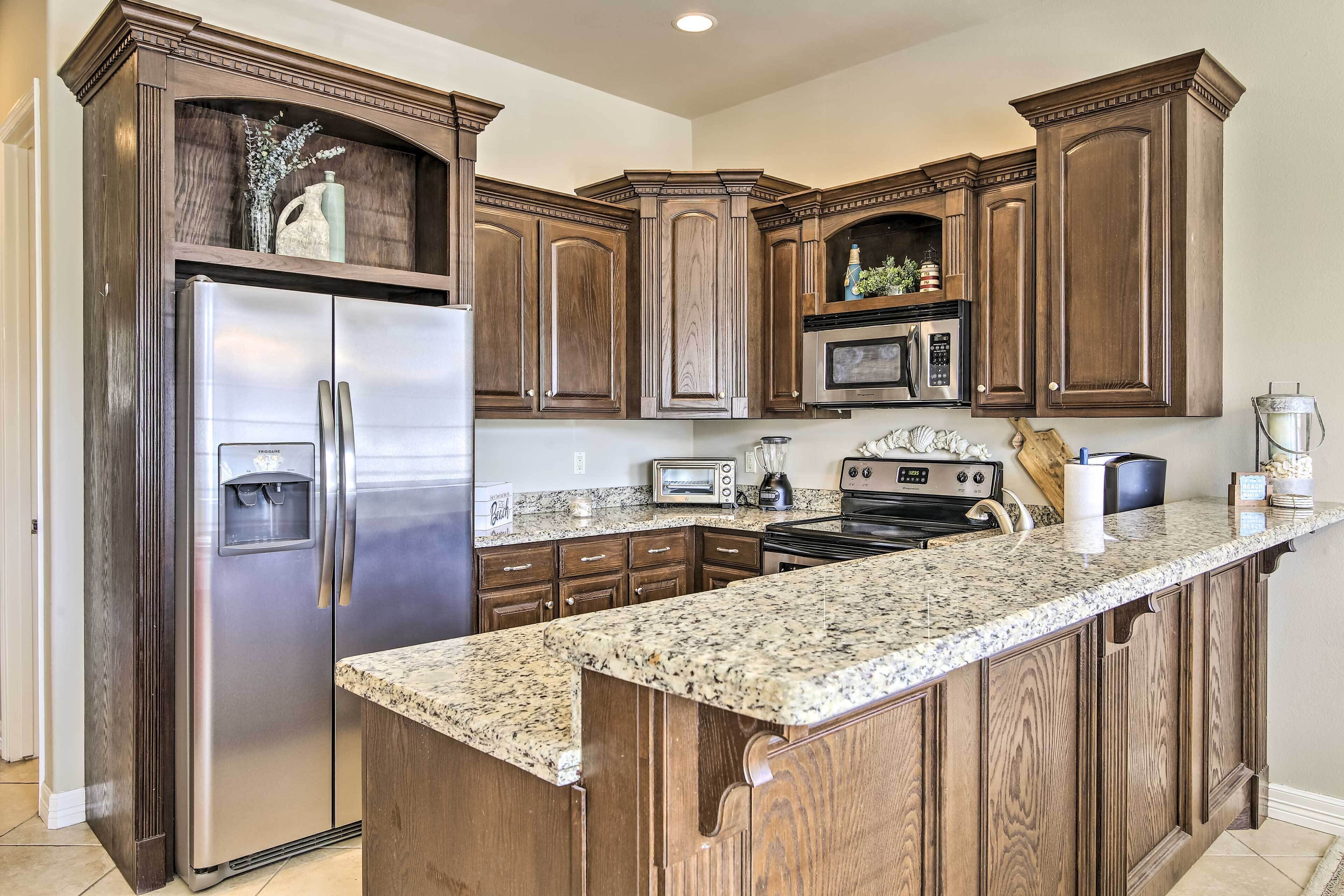 Fridge, microwave, stovetop, dishwasher