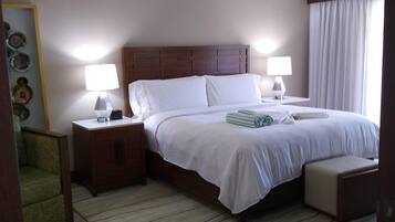 3 Schlafzimmer, Zimmersafe, Schreibtisch, Bügeleisen/Bügelbrett