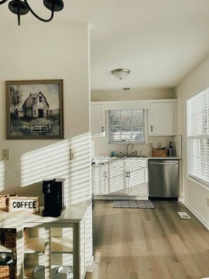 Fridge, oven, stovetop, dishwasher - Stay at Magnolia in Columbia (Columbia)