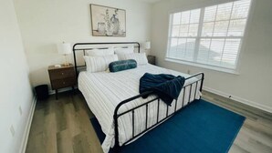 2 habitaciones, escritorio, tabla de planchar con plancha y wifi gratis 