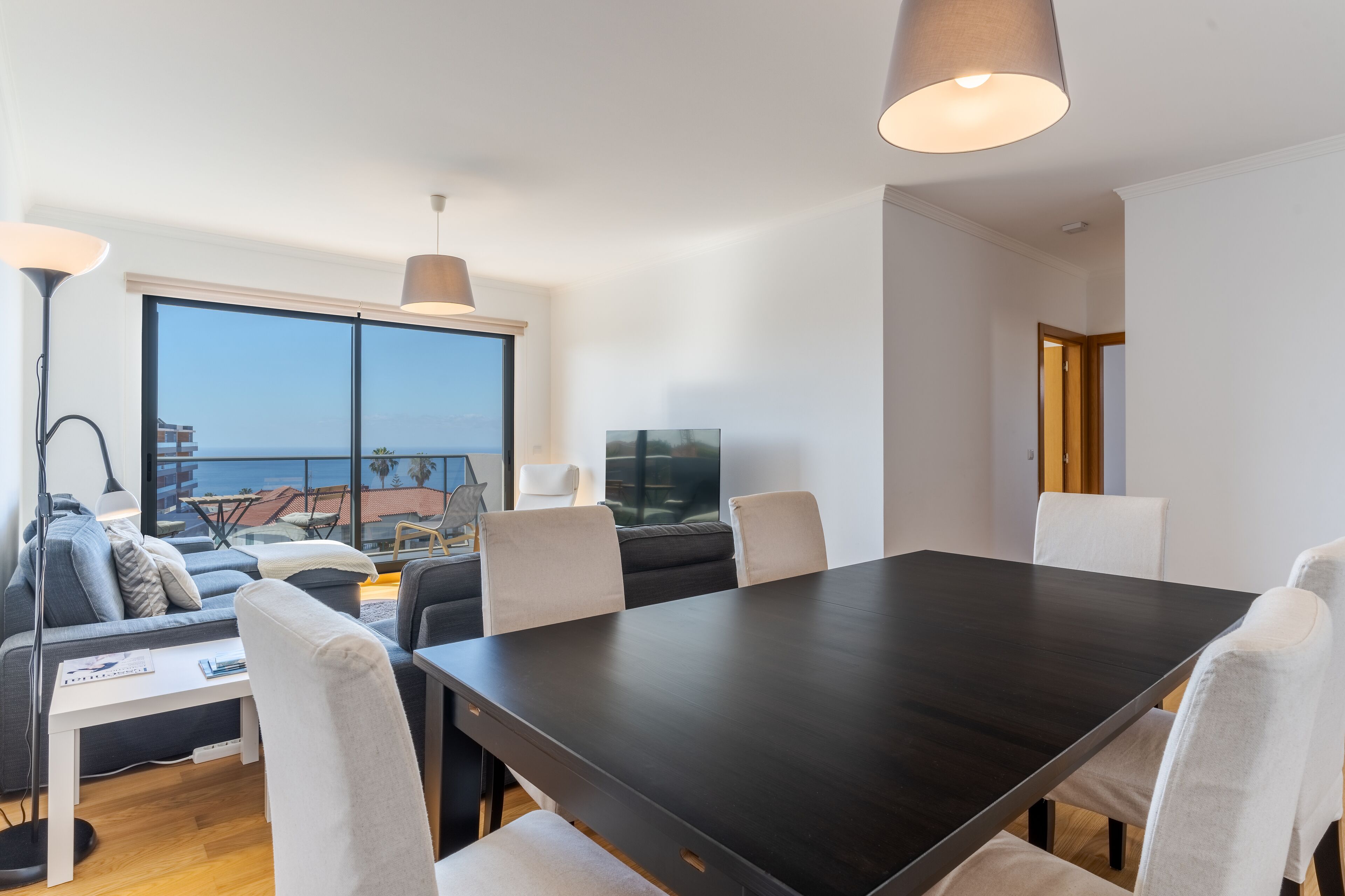 Departamento familiar | Área de sala de estar | Televisión de pantalla plana de 52 pulgadas con canales vía satélite 