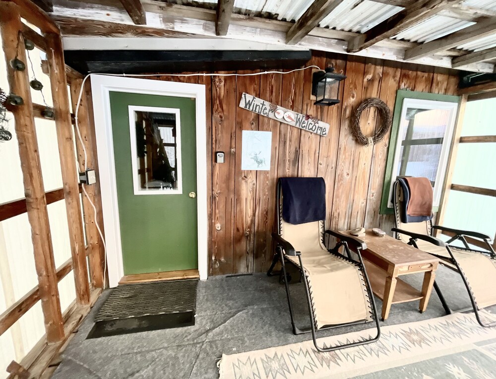 Spacious Guest House with Sauna, 5+ beds, Near Katmai!, King Salmon