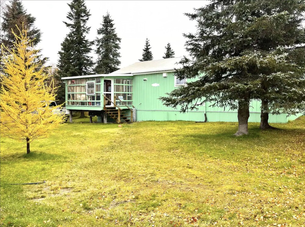 Spacious Guest House with Sauna, 5+ beds, Near Katmai!, King Salmon